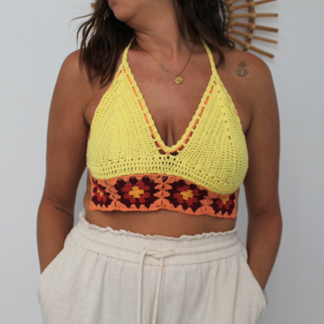 Crop top crochet triangular amarillo