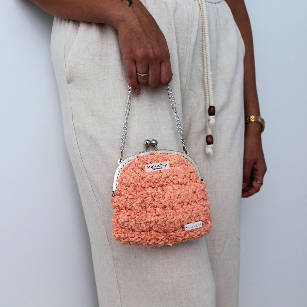 Coral hand clutch