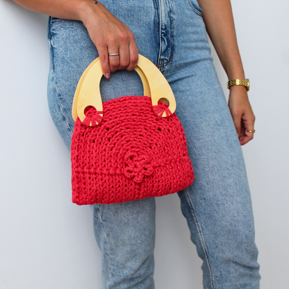 Bolso de trapillo con asas de madera