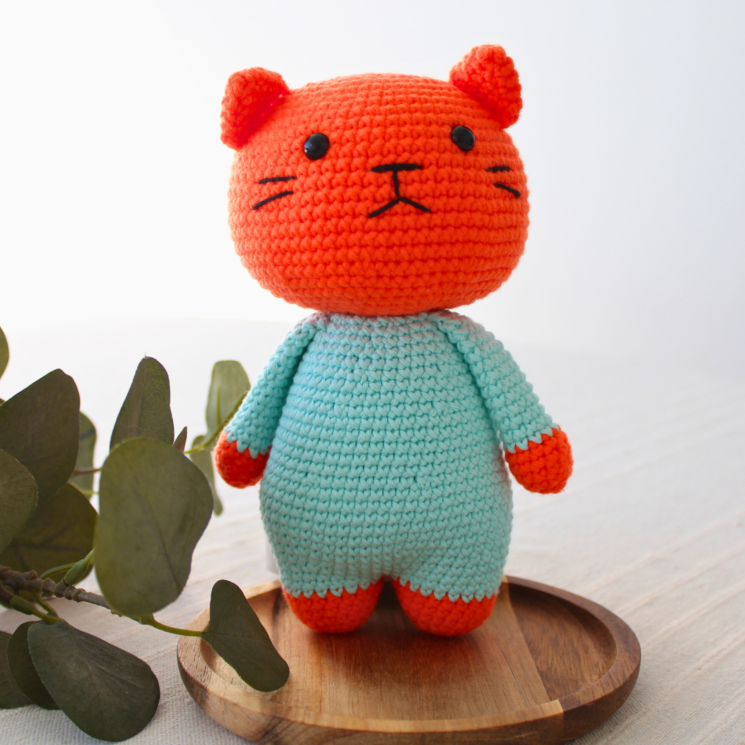 Peluche de amigurumi gato naranja