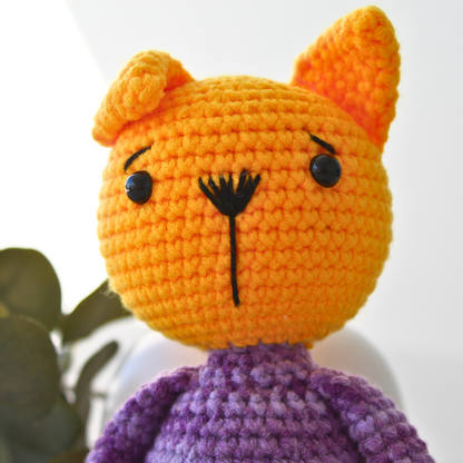 Peluche de amigurumi gata con vestido